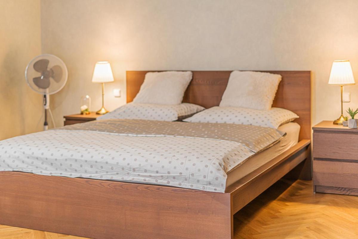 Apartamento Bright & Spacious At Mala Strana, Charles Bridge 3 Min Of Walk Praga